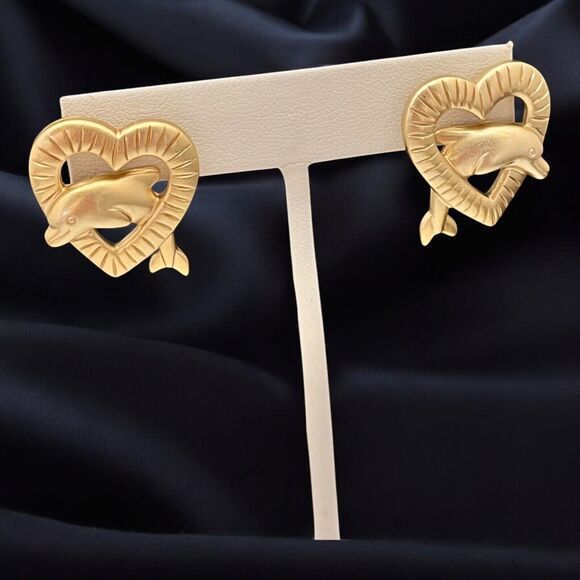 Vintage Earrings Hearts with Dolphins Inside Gold Tone  NEW 11D - Picture 2 of 5
